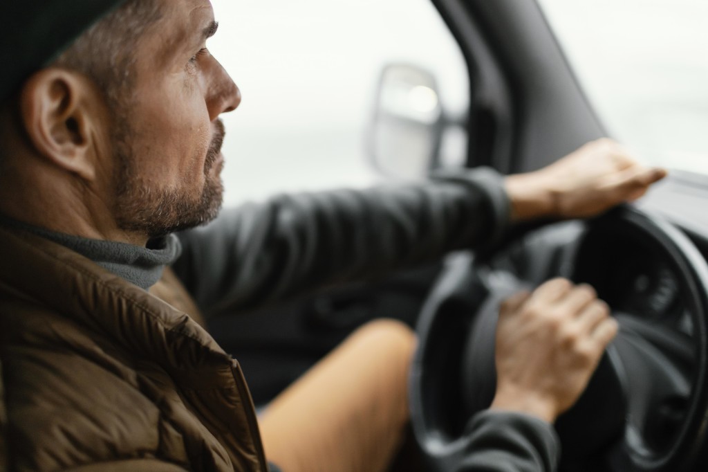 close-up-man-in-the-car-driving