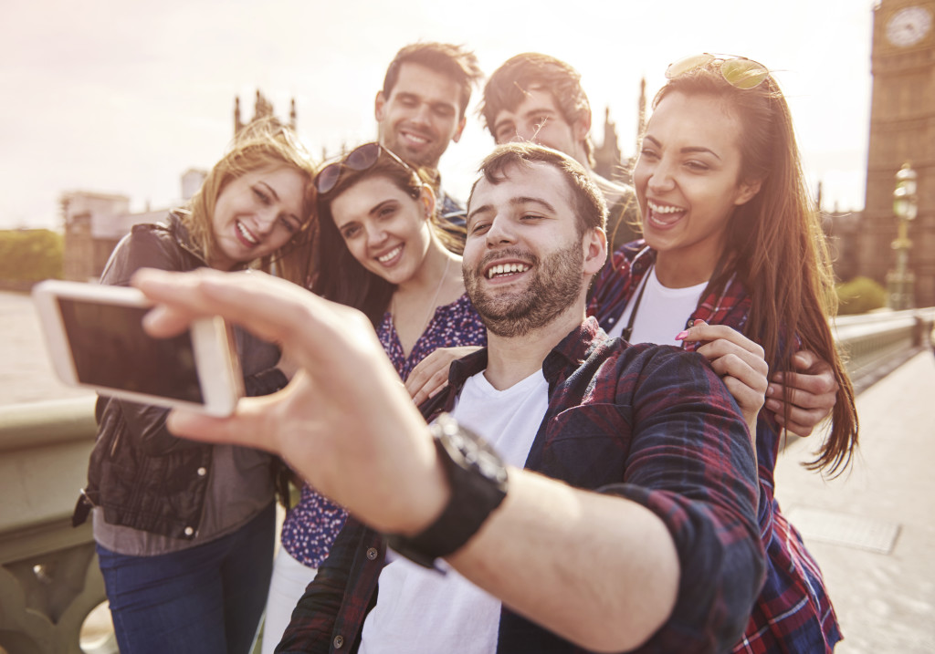 Friends taking photo with famous Big Ben