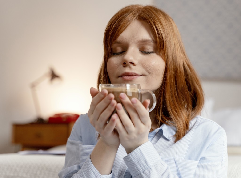 portrait-woman-at-home-drinking-coffee