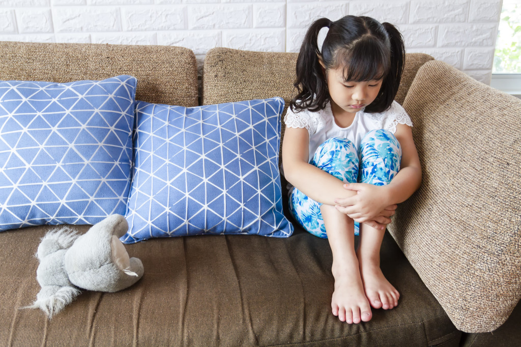 Little girl has problems with home alone